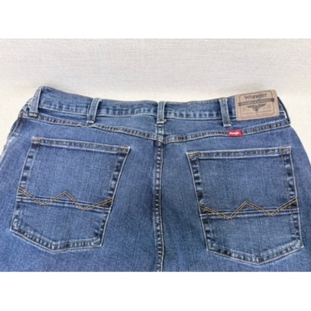 Wrangler Straight Fit Jeans Mens 38x30 Blue Denim Medium Wash 1095STWBK - Picture 4 of 5